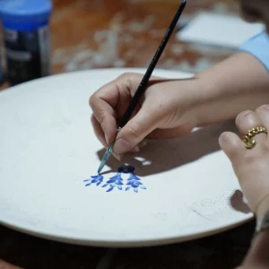 Set de căni ceramice — motive tradiționale